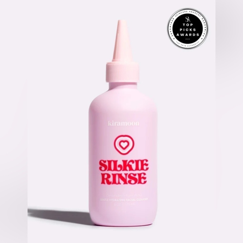 KIRAMOON- Silkie Rinse Silkie Cleanser
Non-Drying + Removes Makeup